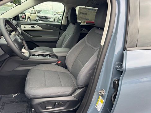 New 2025 Ford Explorer Active image 19