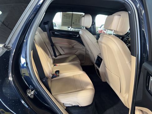 Used 2021 Porsche Cayenne image 12