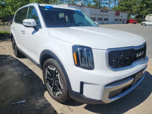 Used 2023 Kia Telluride S AWD/4WD image 1