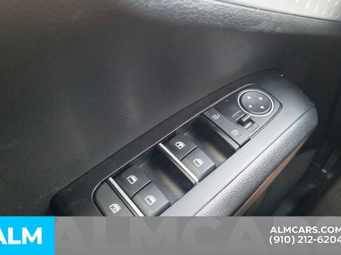 Used 2025 Kia Soul LX w/ LX Technology Package FWD image 15