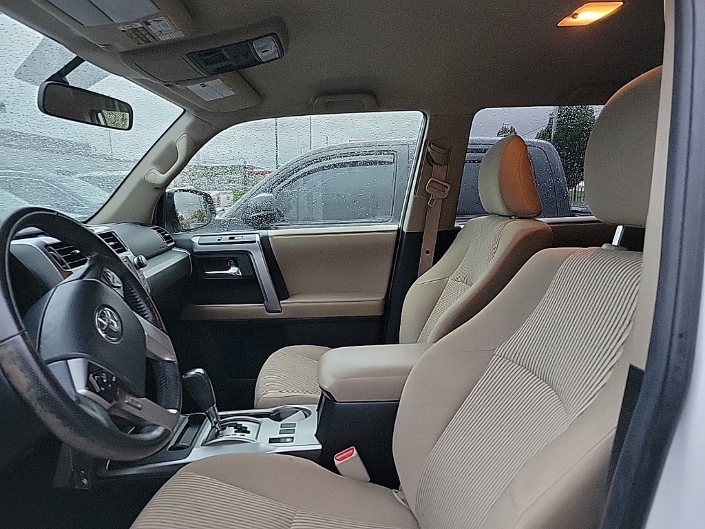 Used 2016 Toyota 4Runner SR5 AWD/4WD image 6