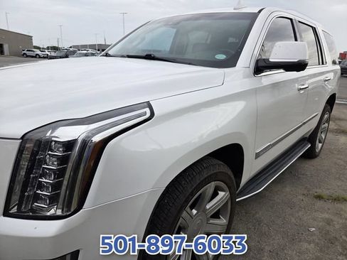 Used 2017 Cadillac Escalade Luxury RWD image 4