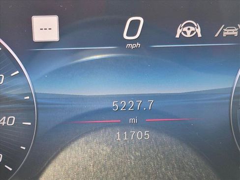 Used 2025 Mercedes-Benz GLC 350e 4MATIC image 11