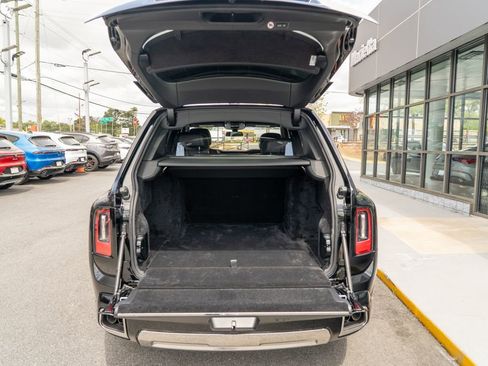 Used 2025 Rolls-Royce Cullinan image 7