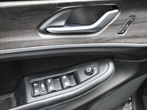 Used 2023 Jeep Grand Cherokee Limited w/ Black Appearance Package AWD/4WD image 19