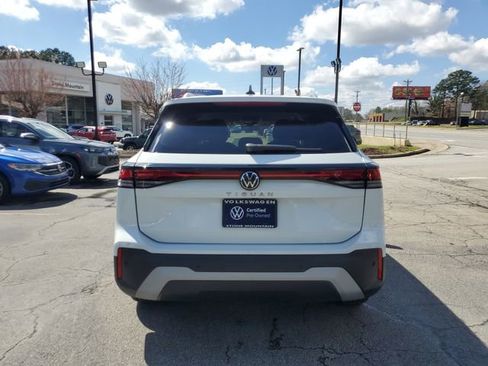 Used 2025 Volkswagen Tiguan S image 5