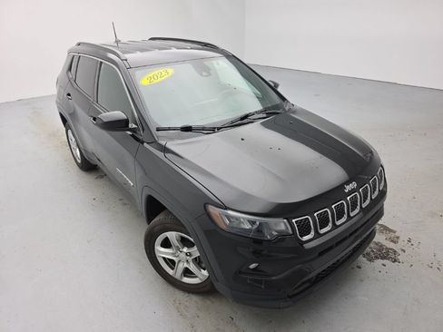 Used 2023 Jeep Compass Latitude AWD/4WD image 2
