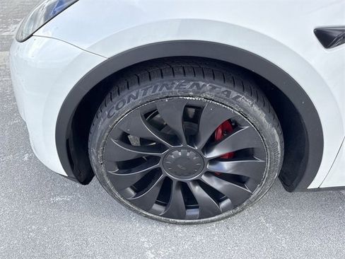 Used 2023 Tesla Model Y Performance image 10