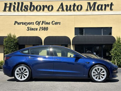 Used 2022 Tesla Model 3 Standard Range Plus image 4