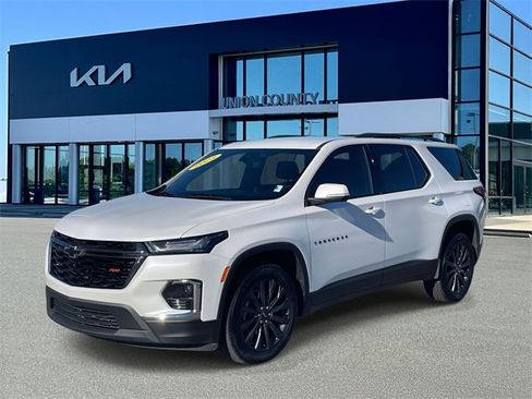Used 2023 Chevrolet Traverse RS image 8
