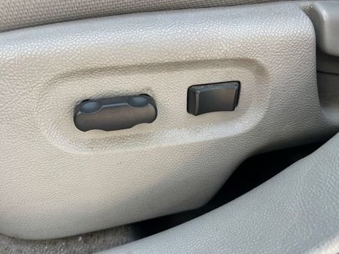Used 2010 Chevrolet HHR LT FWD image 21