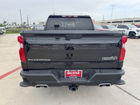 Used 2025 Chevrolet Silverado 1500 High Country AWD/4WD image 7