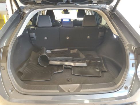 Used 2023 Toyota Venza LE image 8