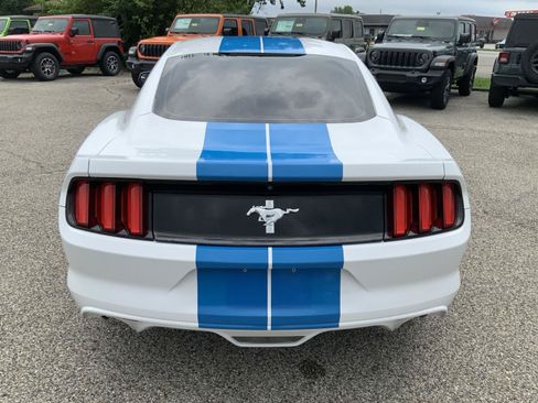 Used 2016 Ford Mustang Coupe RWD image 9