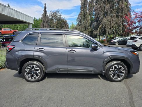 Certified 2025 Subaru Forester Premium AWD/4WD image 3