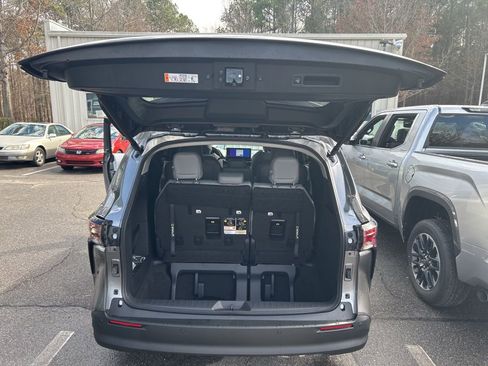 New 2026 Toyota Sienna XLE image 19