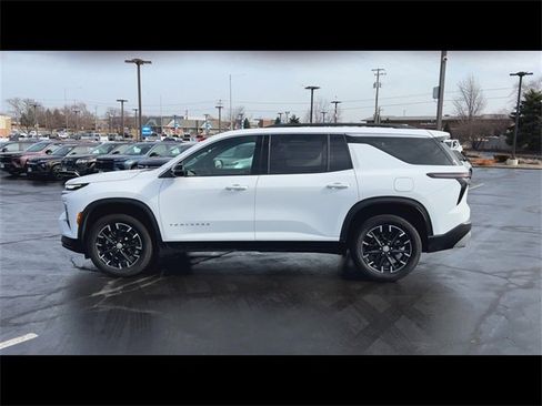 Certified 2025 Chevrolet Traverse LT w/ Sun and Wheel Package image 5