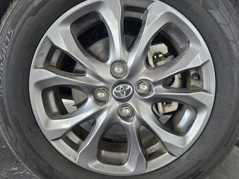 Used 2020 Toyota Yaris LE image 30