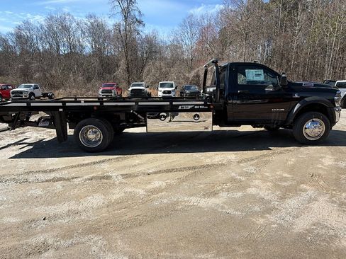 New 2025 RAM 5500 4x4 Regular Cab image 7