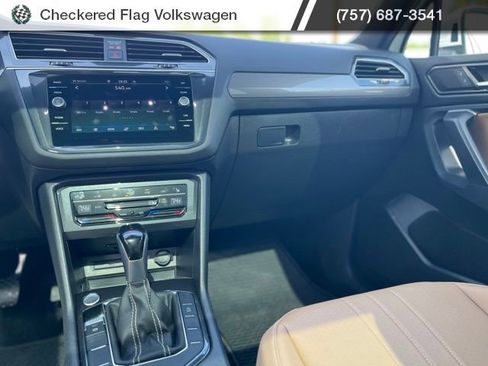 Used 2024 Volkswagen Tiguan SE w/ Panoramic Sunroof Package AWD/4WD image 32