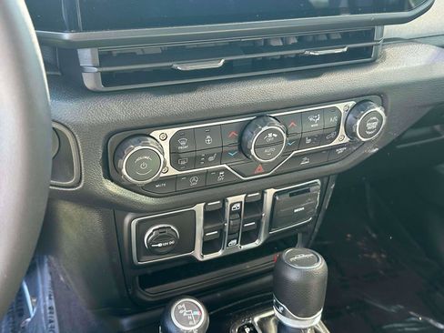 New 2026 Jeep Gladiator Sport AWD/4WD image 22