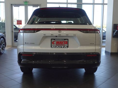 New 2026 Toyota Crown Signia image 6