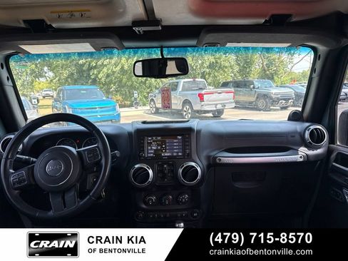 Used 2014 Jeep Wrangler Unlimited Sahara w/ Connectivity Group AWD/4WD image 14