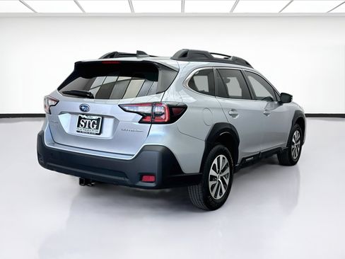Used 2025 Subaru Outback Premium AWD/4WD image 4