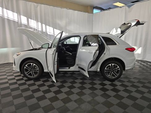 New 2025 Audi Q5 Premium image 11