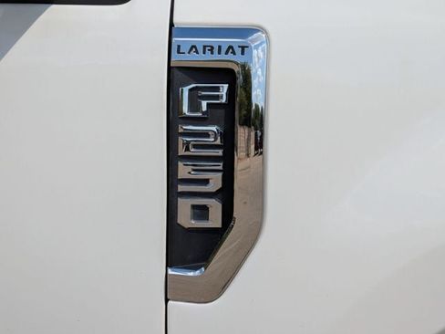 Used 2022 Ford F250 Lariat w/ Lariat Value Package AWD/4WD image 11