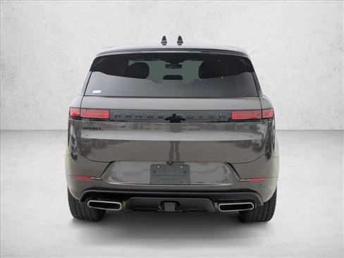 Used 2024 Land Rover Range Rover Sport Dynamic SE AWD/4WD image 6