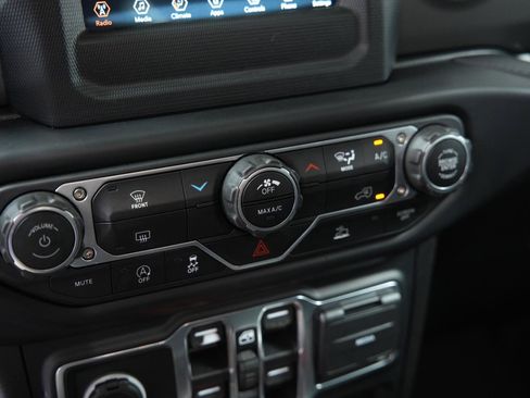 Used 2023 Jeep Gladiator Sport AWD/4WD image 36