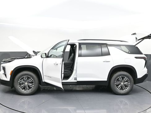 New 2026 Chevrolet Traverse LT FWD image 4