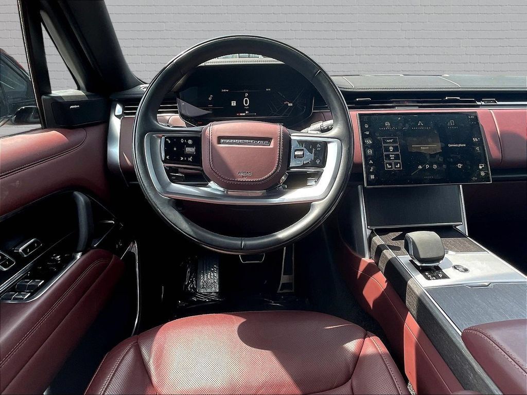 Used 2025 Land Rover Range Rover SE AWD/4WD image 9