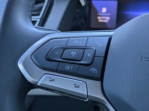 Certified 2025 Volkswagen Atlas Cross Sport SEL Premium R-Line AWD/4WD image 41