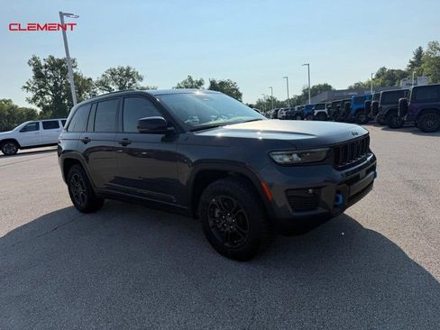 Used 2024 Jeep Grand Cherokee Trailhawk AWD/4WD image 9