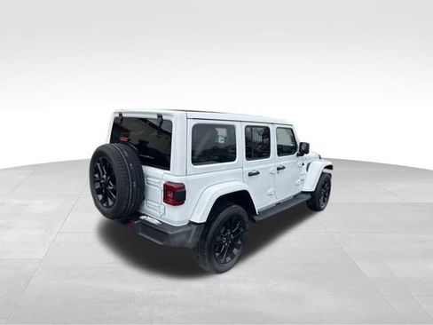 Used 2022 Jeep Wrangler Unlimited Sahara w/ Cold Weather Group image 18