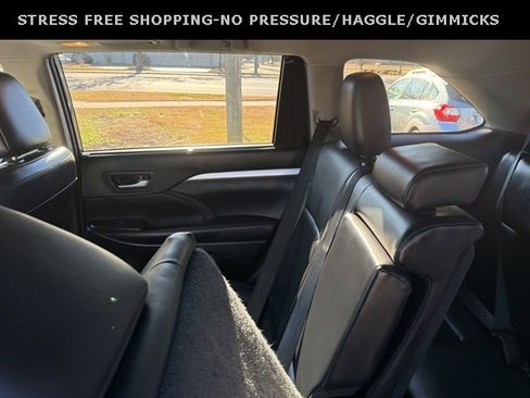 Used 2019 Toyota Highlander XLE image 29