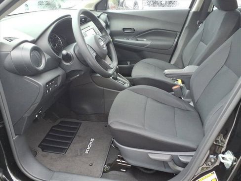 New 2025 Nissan Kicks Play S image 8