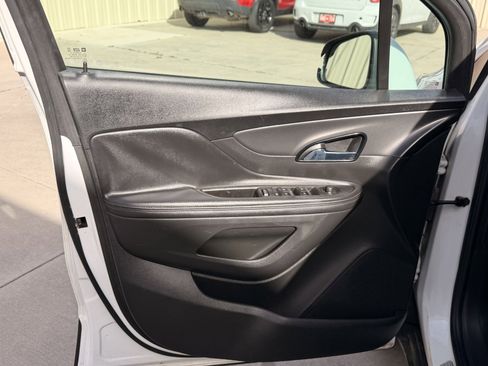 Used 2020 Buick Encore Preferred image 17