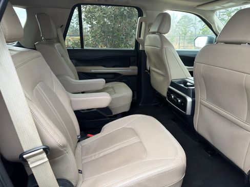 Used 2023 Ford Expedition Limited image 9