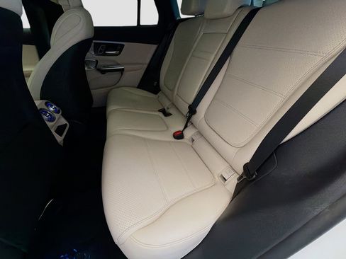 Used 2024 Mercedes-Benz GLC 300 image 13