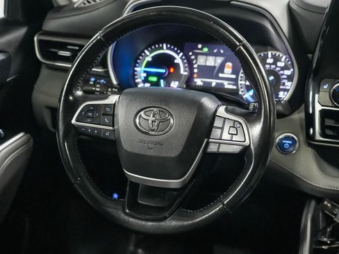 Used 2022 Toyota Highlander XLE AWD/4WD image 15