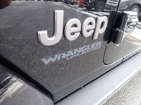 Used 2019 Jeep Wrangler Unlimited Sahara w/ Quick Order Package 24M Moab image 13