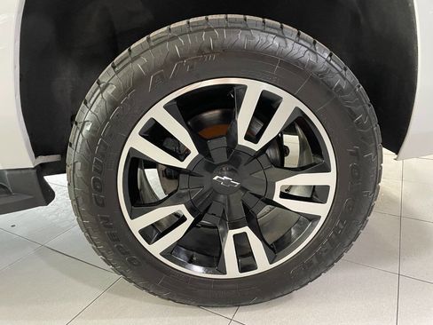 Used 2020 Chevrolet Suburban LT image 13