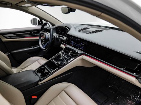 Used 2025 Porsche Panamera w/ Premium Package image 43