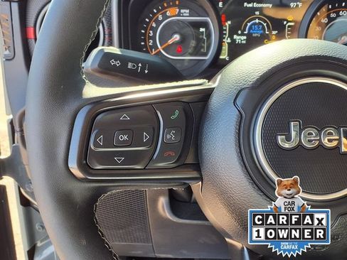 Certified 2025 Jeep Wrangler Unlimited Rubicon w/ Convenience Group AWD/4WD image 5