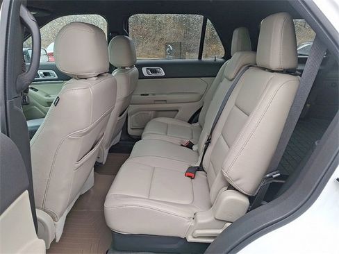 Used 2015 Ford Explorer XLT w/ Equipment Group 202B image 10