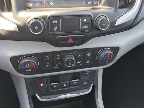Used 2019 GMC Terrain SLT FWD image 17