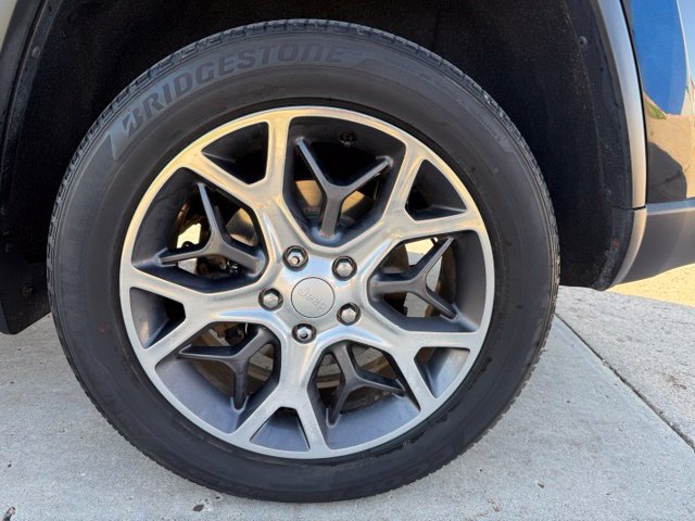 Used 2019 Jeep Grand Cherokee Limited AWD/4WD image 11